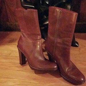 Cognac brown heeled bootie